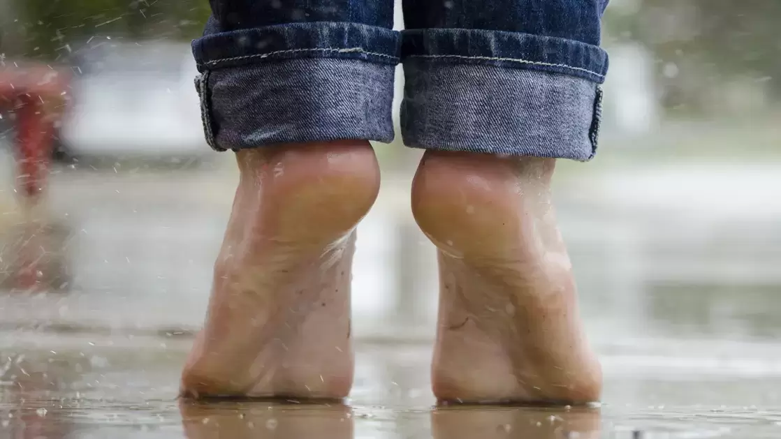 feet without signs of fungus