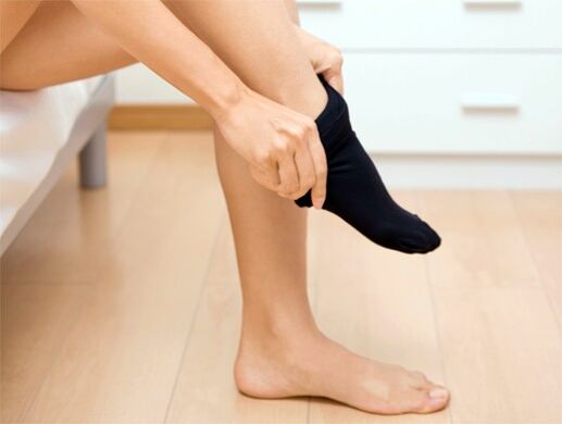 clean socks in treating fungus on the skin of the feet
