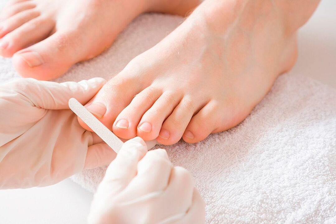 effective treatment of nail fungus with varnishes